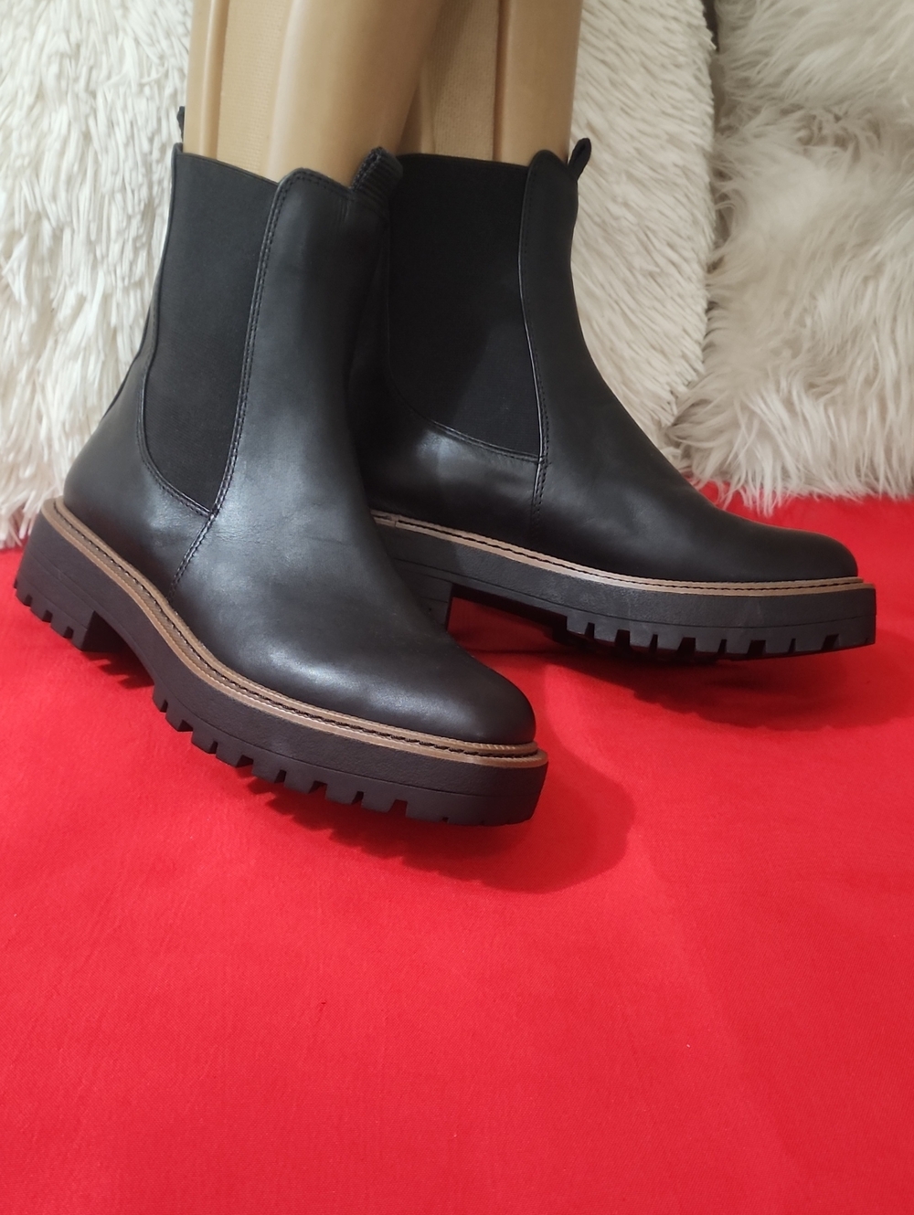Sam Edelman Laguna Black Leather Chelsea Lug Sole Ankle Boots